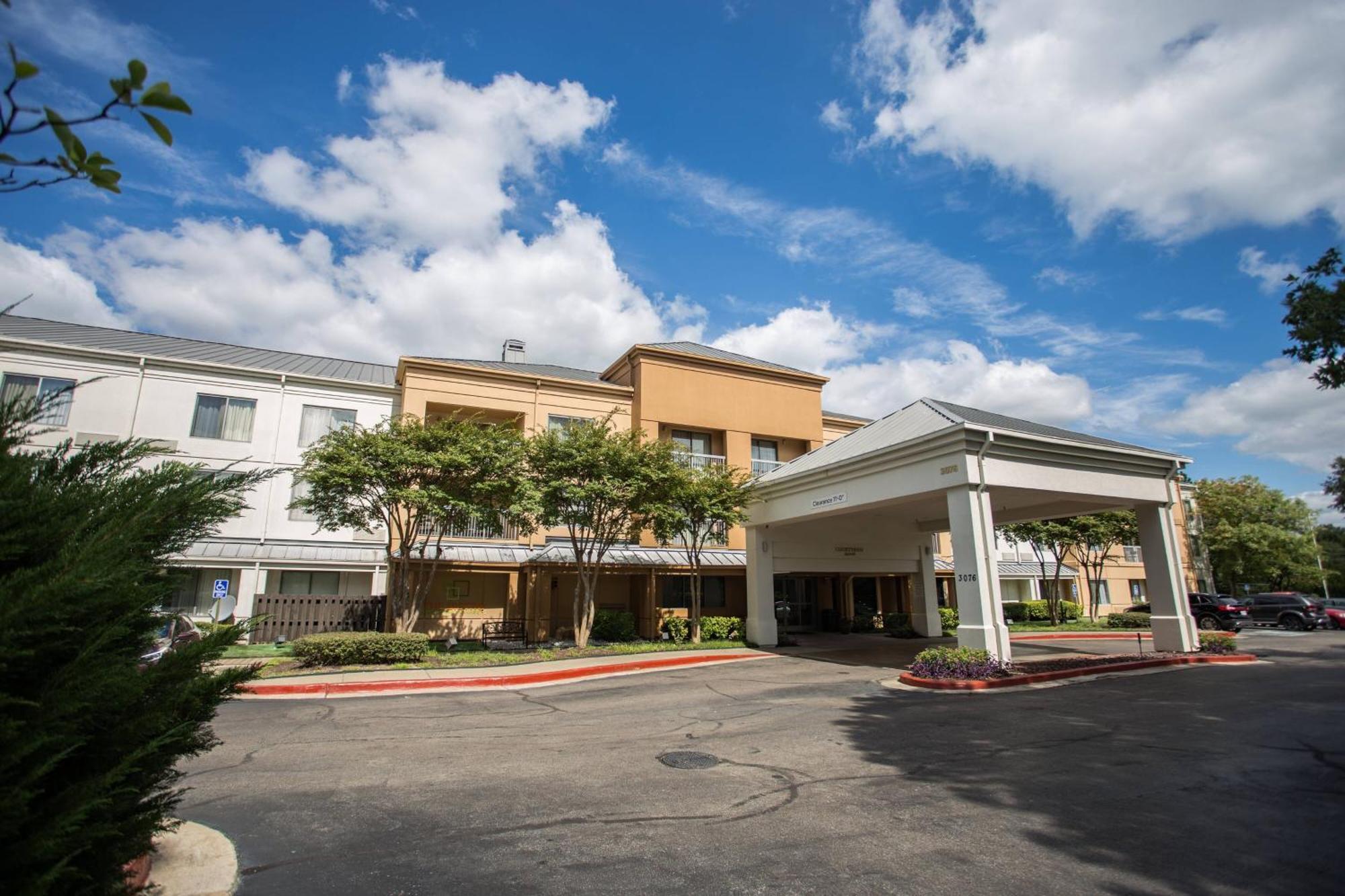 Courtyard Memphis East/Bill Morris Parkway Hotel Exterior photo